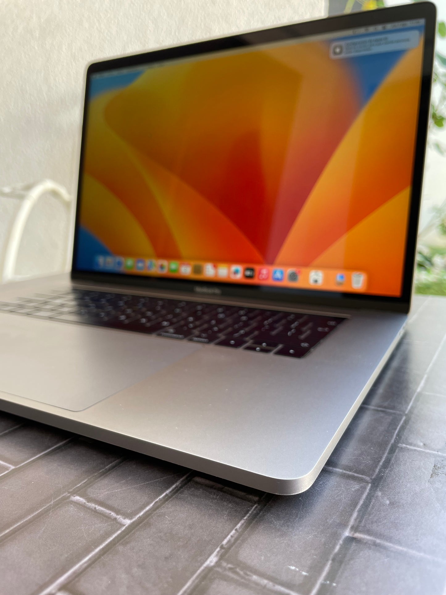 Macbook Pro 2017 de 15" con TouchBar - Rápida, ideal para diseño