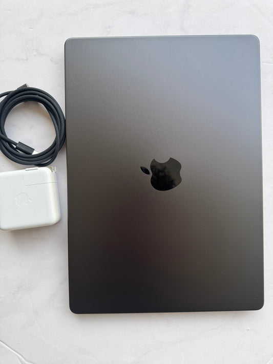 Macbook Pro M5 - 1TB, 16Gb, 14" (Open Box)