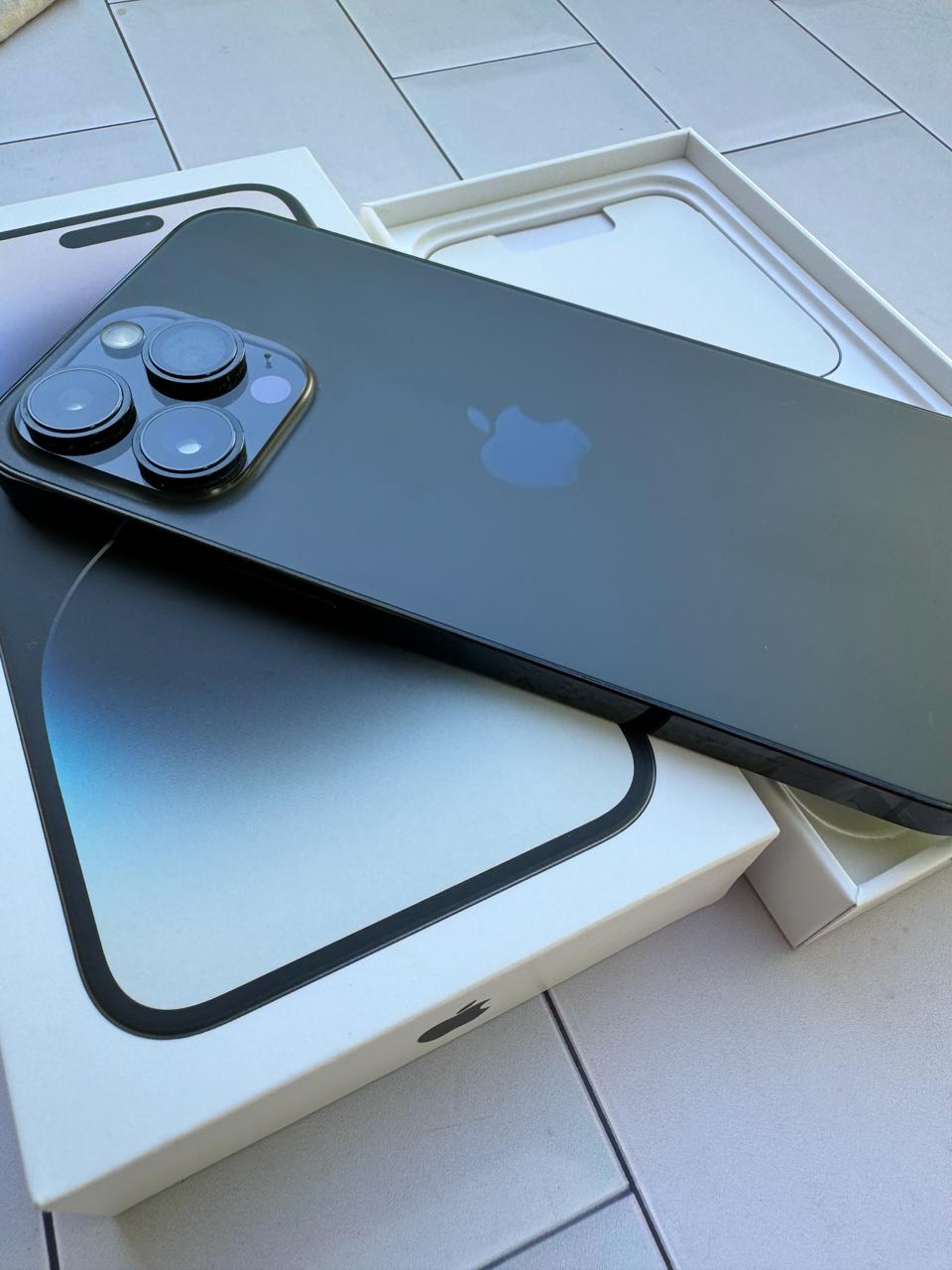 iPhone 14 Pro Max - Versión con chip, 256GB, Black