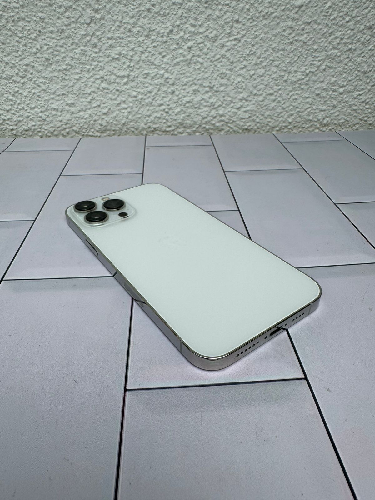 iPhone 13 Pro Max - 128GB, Blanco, batería al 96%