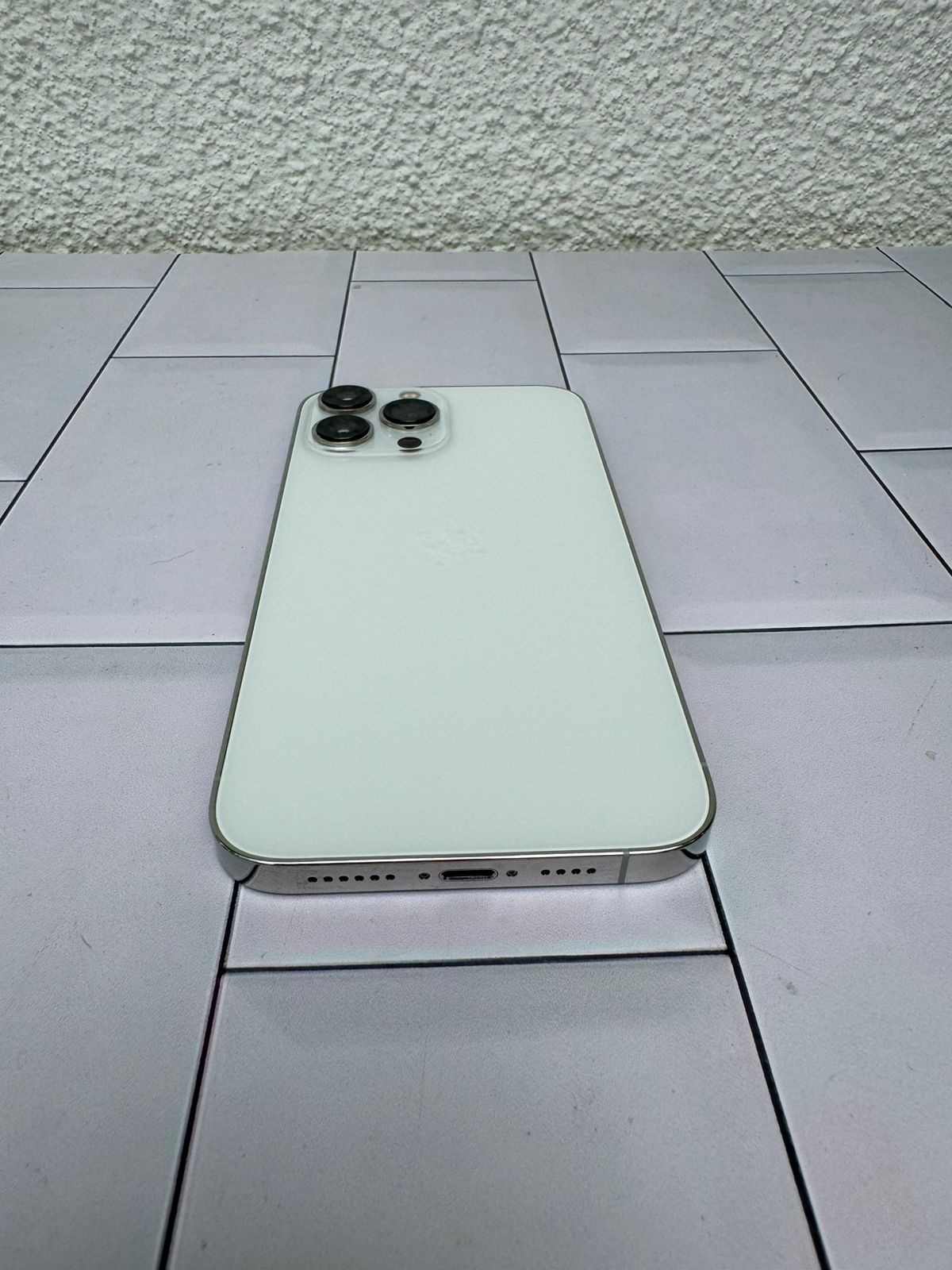 iPhone 13 Pro Max - 128GB, Blanco, batería al 96%