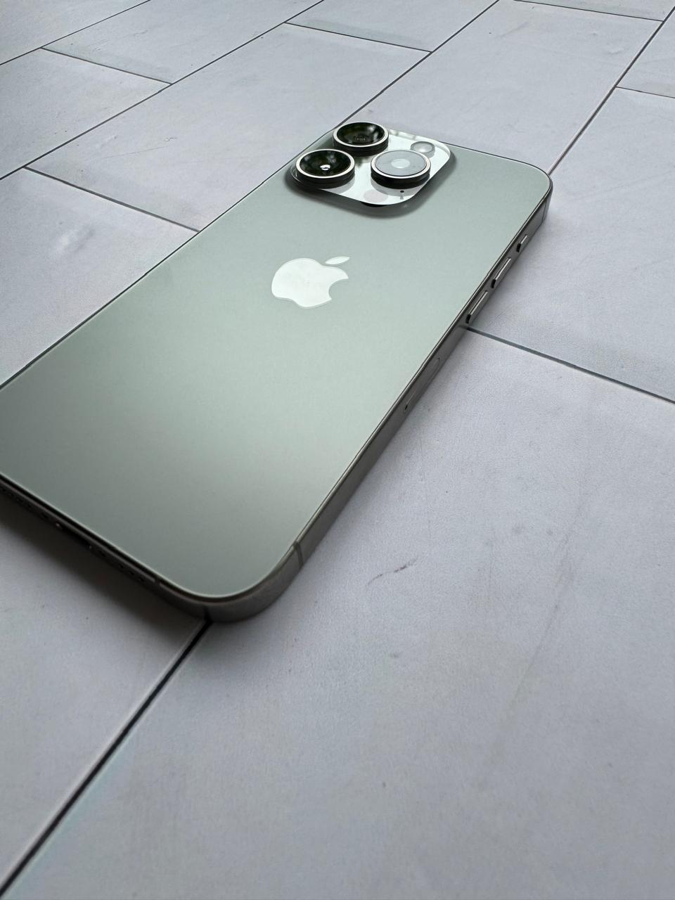 iPhone 15 Pro - 128Gb, Natural Titanium, batería al 100%