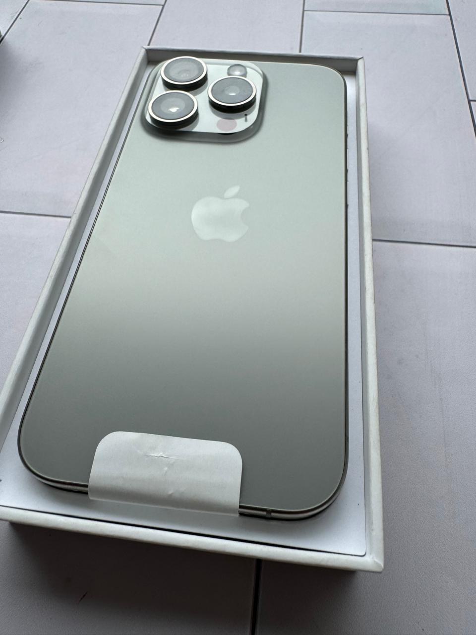 iPhone 15 Pro - 128Gb, Natural Titanium, batería al 100%