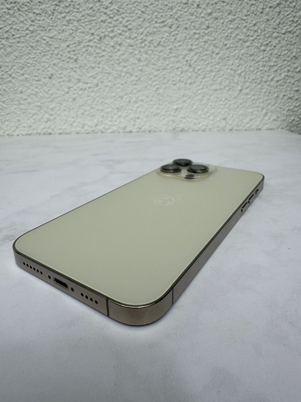 iPhone 14 Pro Max - Gold, 256GB, batería al 96%