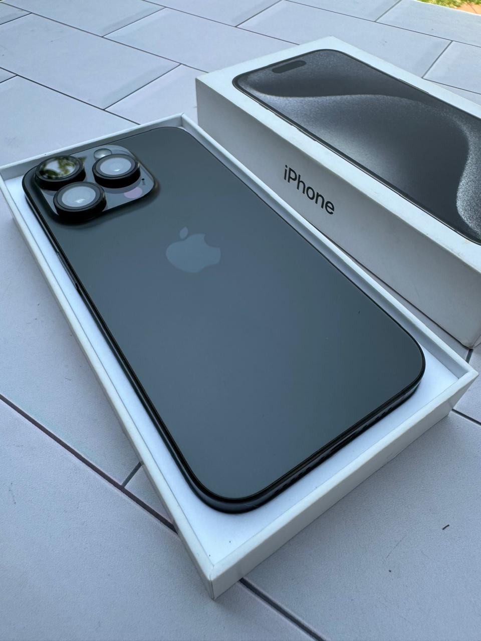 iPhone 15 Pro Black - 256GB, batería al 100%