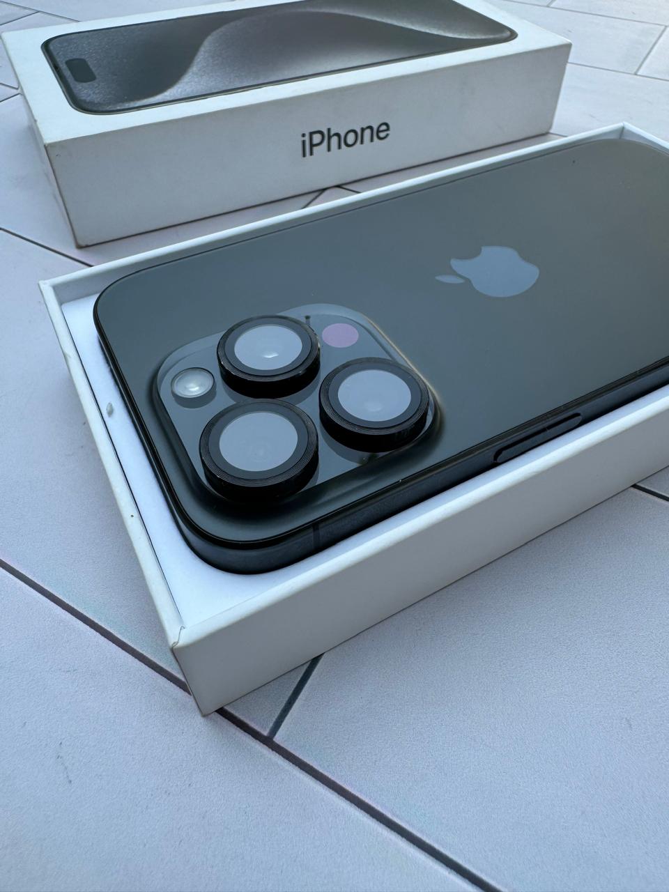 iPhone 15 Pro Black - 256GB, batería al 100%